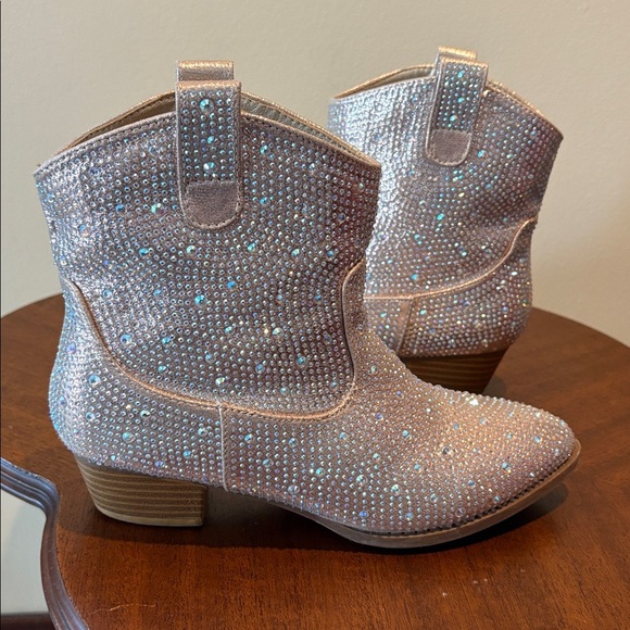 Forever Link rhinestone cowboy boots  silver 8.5”h pull on  1.5”heel pointed toe - Picture 5 of 12
